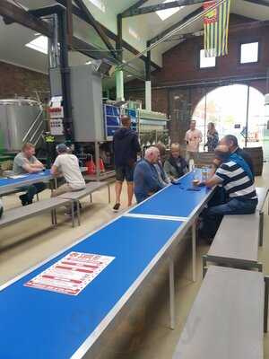 New New New Corporation Taproom & Yum Cat Diner