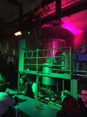 New New New Corporation Taproom & Yum Cat Diner