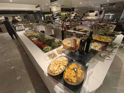 Eight Restaurant At Cordis, Auckland