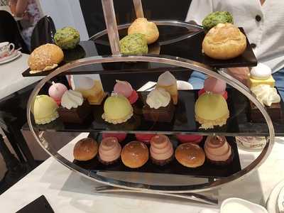 Louis Sergeant Sweet Couture