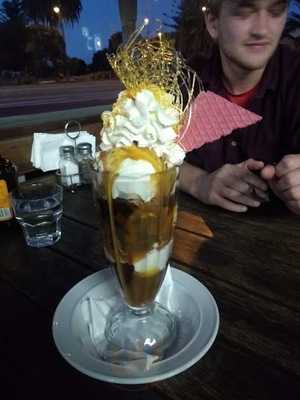 Gre3n Superfood & Juice Bar