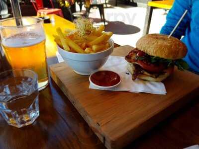 Bailies Bar And Restaurant