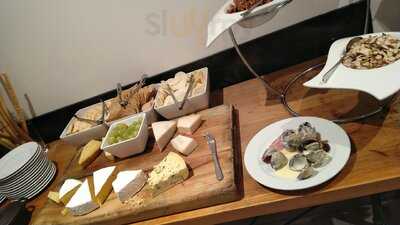 Whitby's Restaurant & Bar