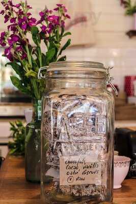 Queen Sally's Diamond Deli