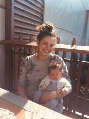 Gloria Jeans Coffees