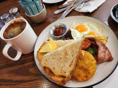 Gloria Jeans Coffees