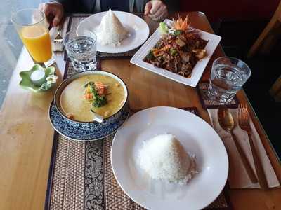 Phuthai Esarn Restaurant
