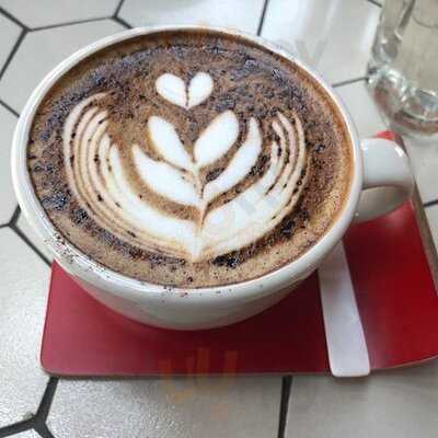 Between Cafe & Eatery