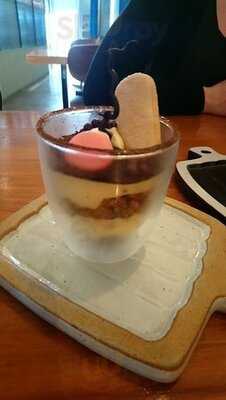 Between Cafe & Eatery