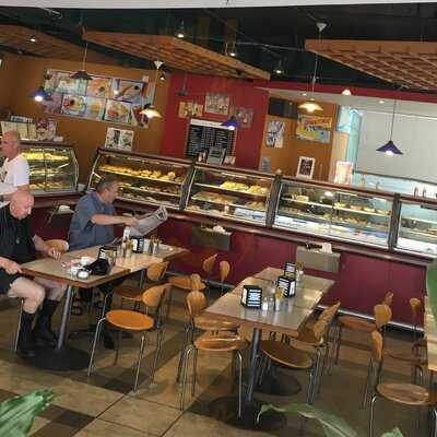 Ronnies Cafe And Bakery