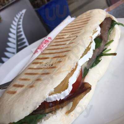 Ronnies Cafe And Bakery