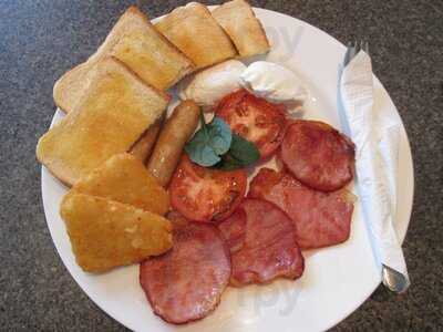 Ronnies Cafe And Bakery