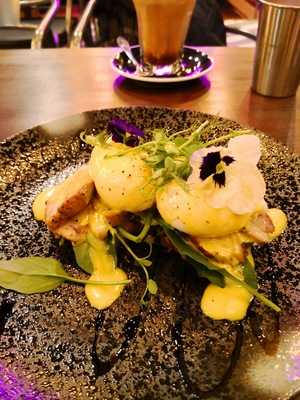 Ronnies Cafe And Bakery