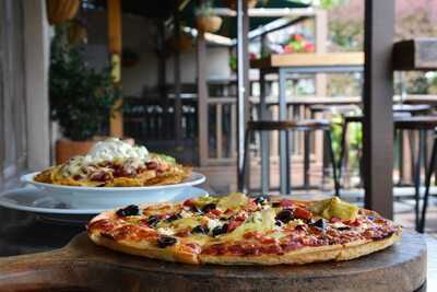 The Realm Tavern And Grill