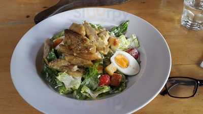 The Realm Tavern And Grill