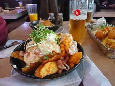 The Right Track Sports Cafe