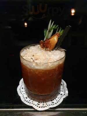 Sabrage Champagne Bar