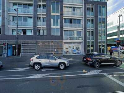 Sabrage Champagne Bar