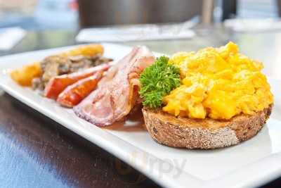 Bistro 169 Restaurant & Bar