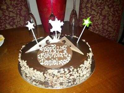 Divine Cakes & Desserts