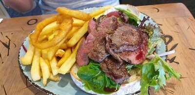 Talisman Hotel, Restaurant And Garden Bar