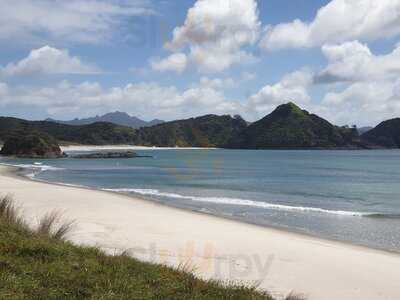 Currach Irish Pub & The Innkeeper's Lodge