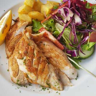 Tipi And Bobs Waterfront Lodge