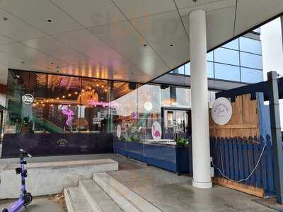 Flamingo Joe's Bar & Eatery