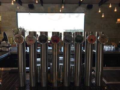 Mac's Neighbourhood Brewbar