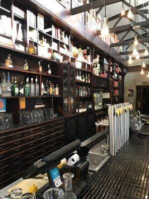 Mac's Neighbourhood Brewbar