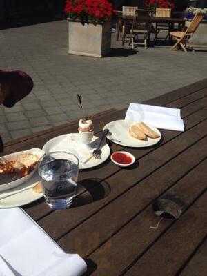 Tribeca Restaurant & Bar