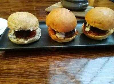 Glasshouse Bar And Grill