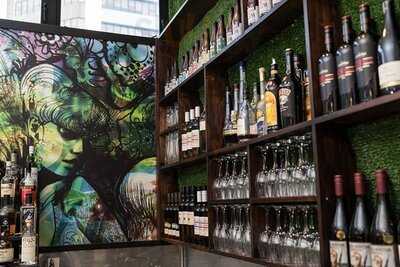 Glasshouse Bar And Grill