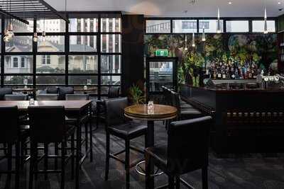 Glasshouse Bar And Grill