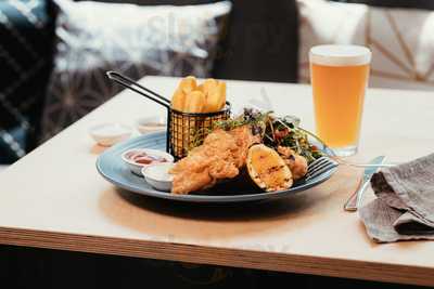 Glasshouse Bar And Grill