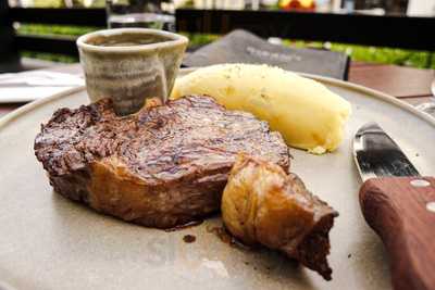 Glasshouse Bar And Grill