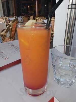 Y-not Restaurant & Bar