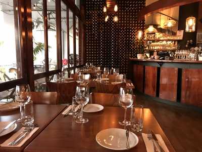 Y-not Restaurant & Bar