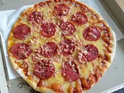 Wholly Bagels And Pizza Thorndon