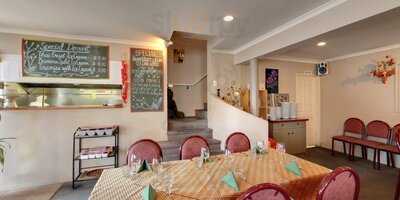 Nickie's Thai Restaurant & Bar