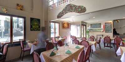 Nickie's Thai Restaurant & Bar