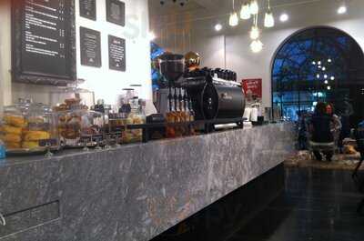 Gloria Jeans Coffees