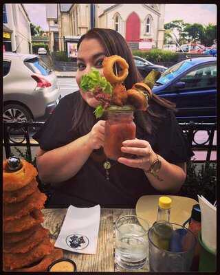 Scarlett Slimms And Lucky