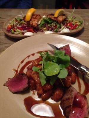 Scarlett Slimms And Lucky