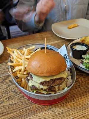 Scarlett Slimms And Lucky