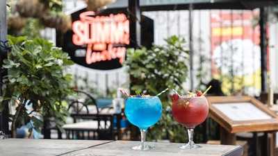 Scarlett Slimms And Lucky