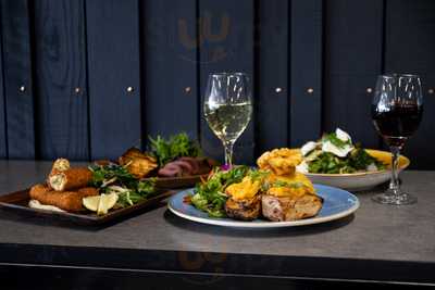 Spectators Bar & Bistro