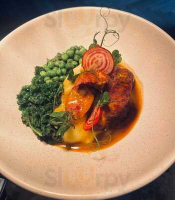 Queen's Head Bar And Eatery