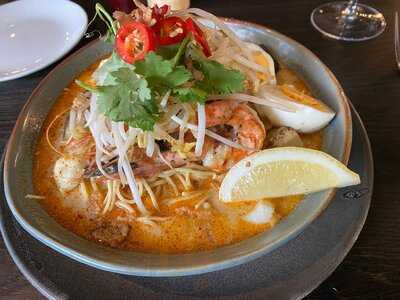 Queen's Head Bar And Eatery