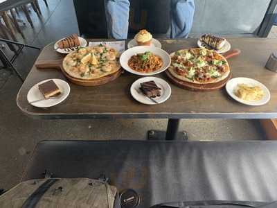 Plaza Pizzeria & Cafe